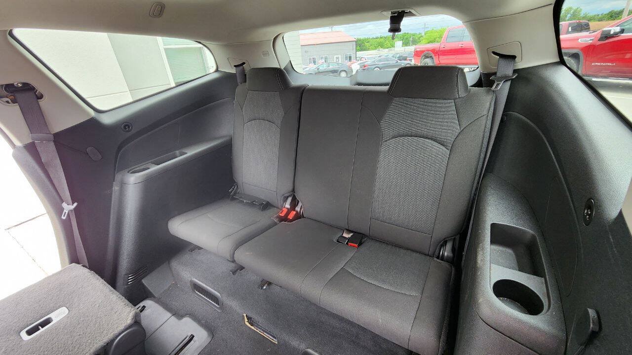 Used 2017 Chevrolet Traverse LT w/ Style and Technology Package FWD image 23