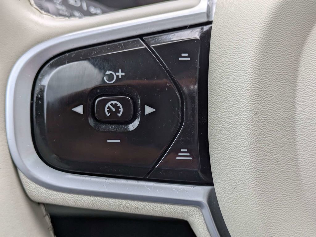 Used 2022 Volvo XC90 T6 Inscription w/ Lounge Package AWD/4WD image 29
