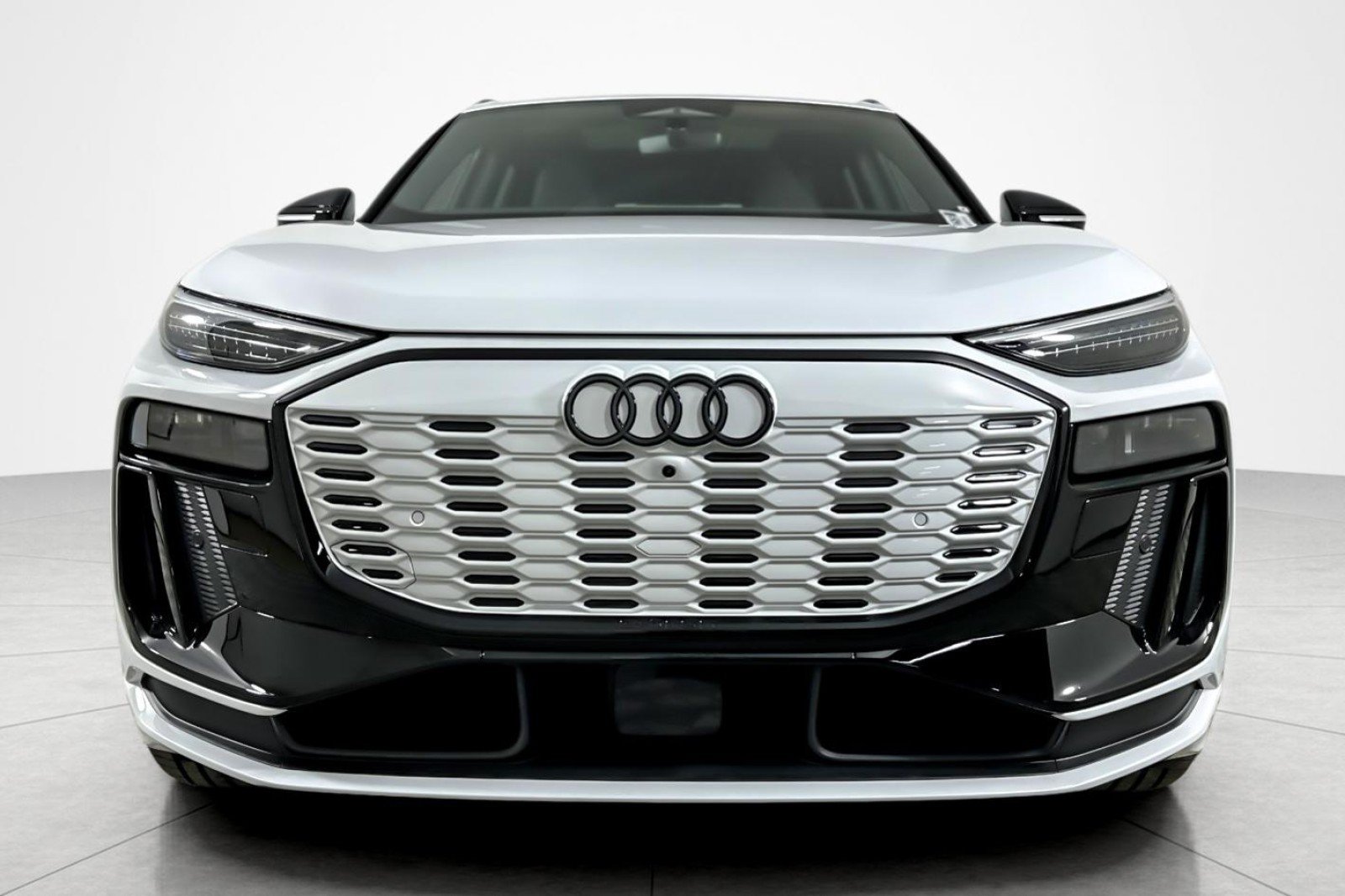 New 2025 Audi SQ6 e-tron Premium Plus AWD/4WD image 8