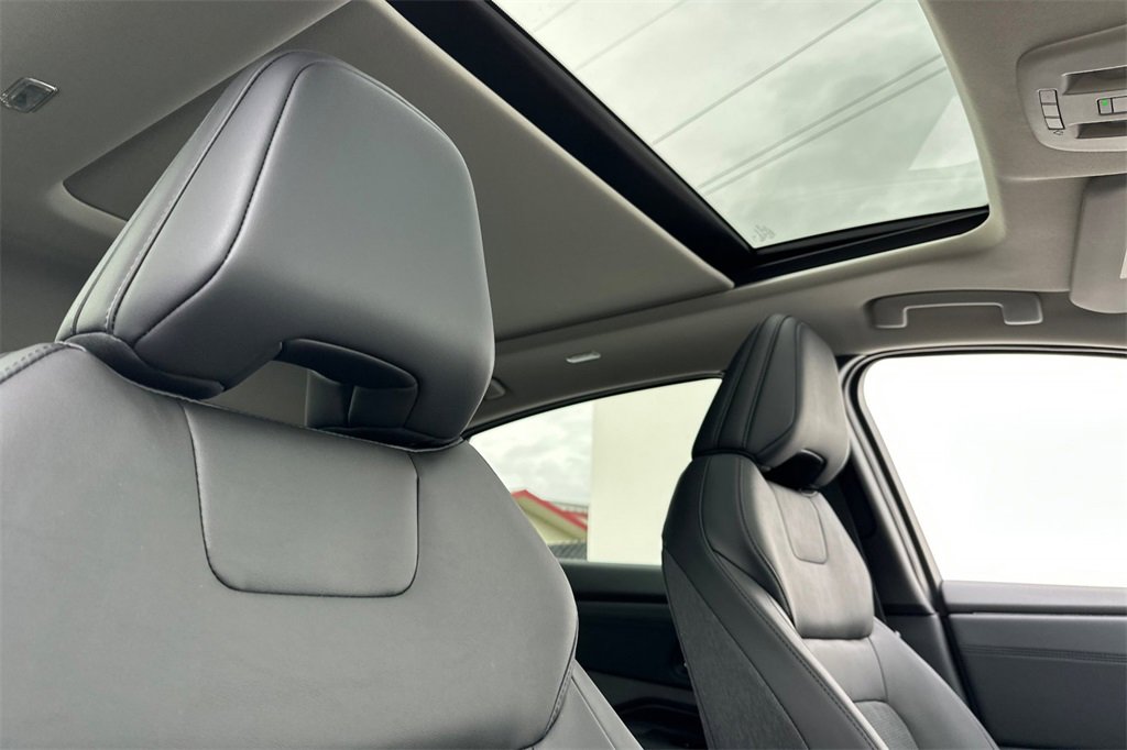 New 2025 Nissan Ariya FWD image 15