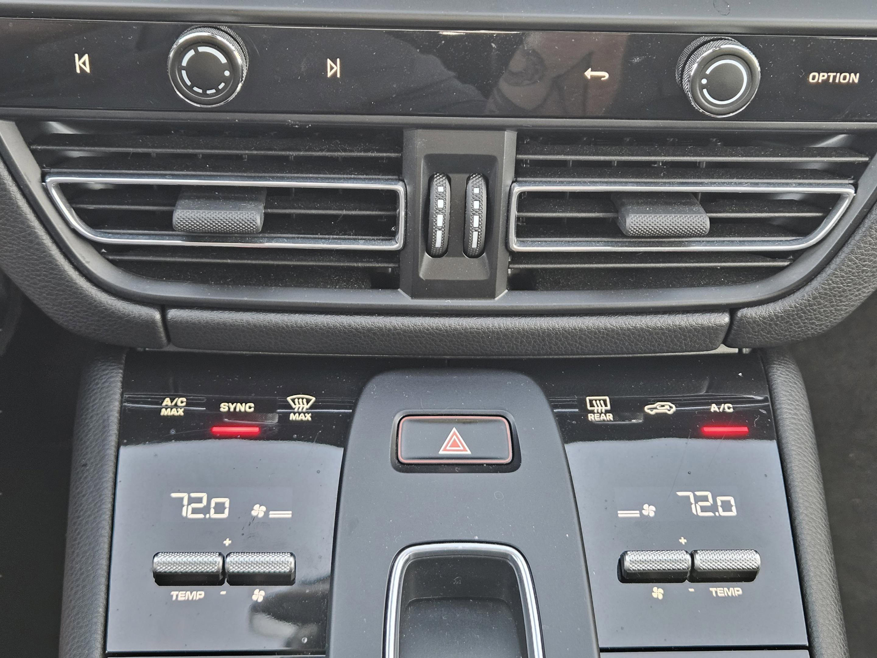 Certified 2023 Porsche Macan Turbo image 19