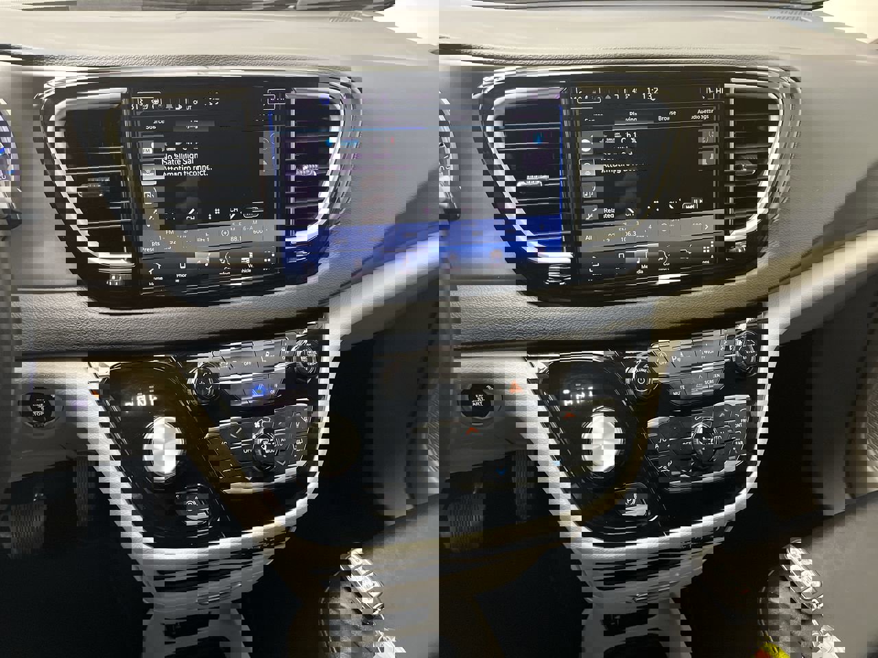 Used 2024 Chrysler Pacifica Touring-L image 17