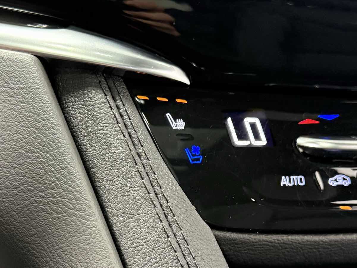 Used 2024 Cadillac XT6 Sport w/ Technology Package image 28