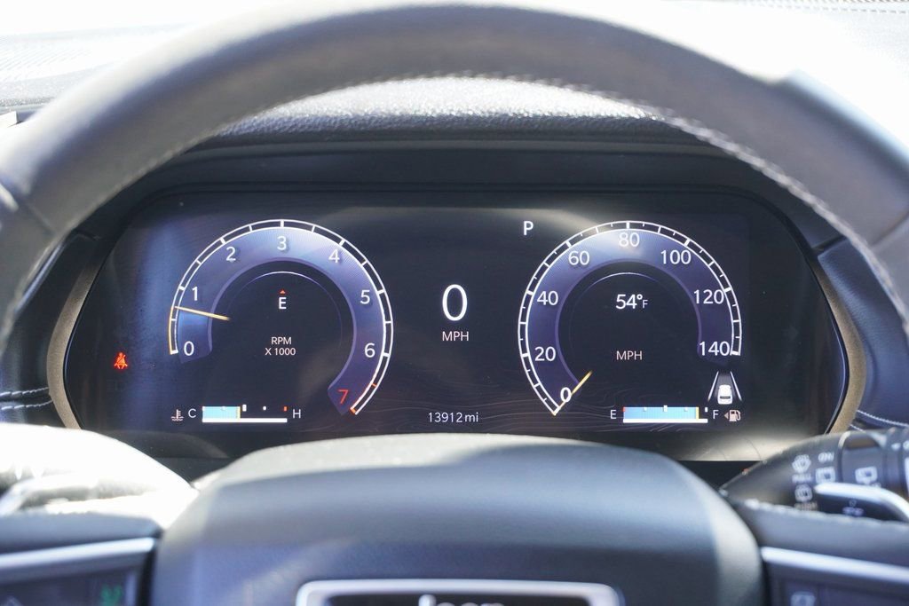 Used 2024 Jeep Grand Cherokee Laredo image 19