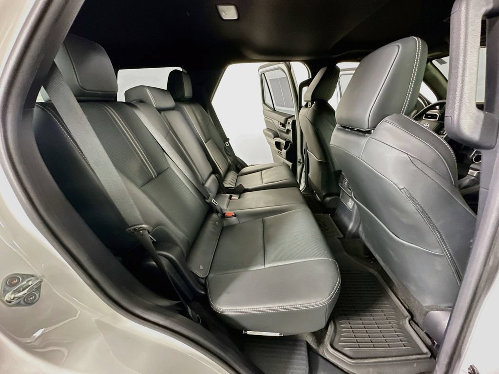 Used 2025 Toyota 4Runner Limited AWD/4WD image 11