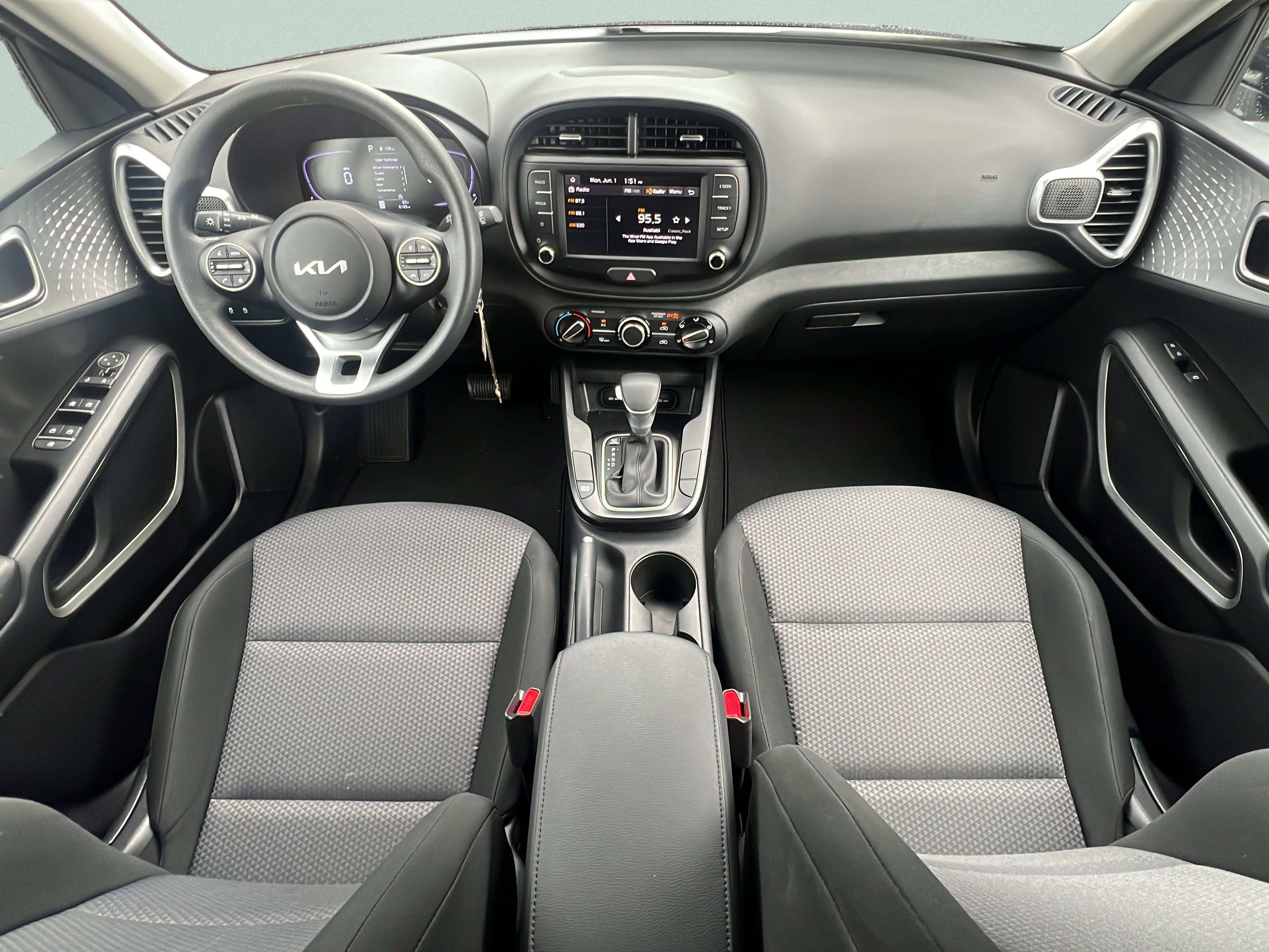 Certified 2025 Kia Soul LX w/ LX Technology Package FWD image 11
