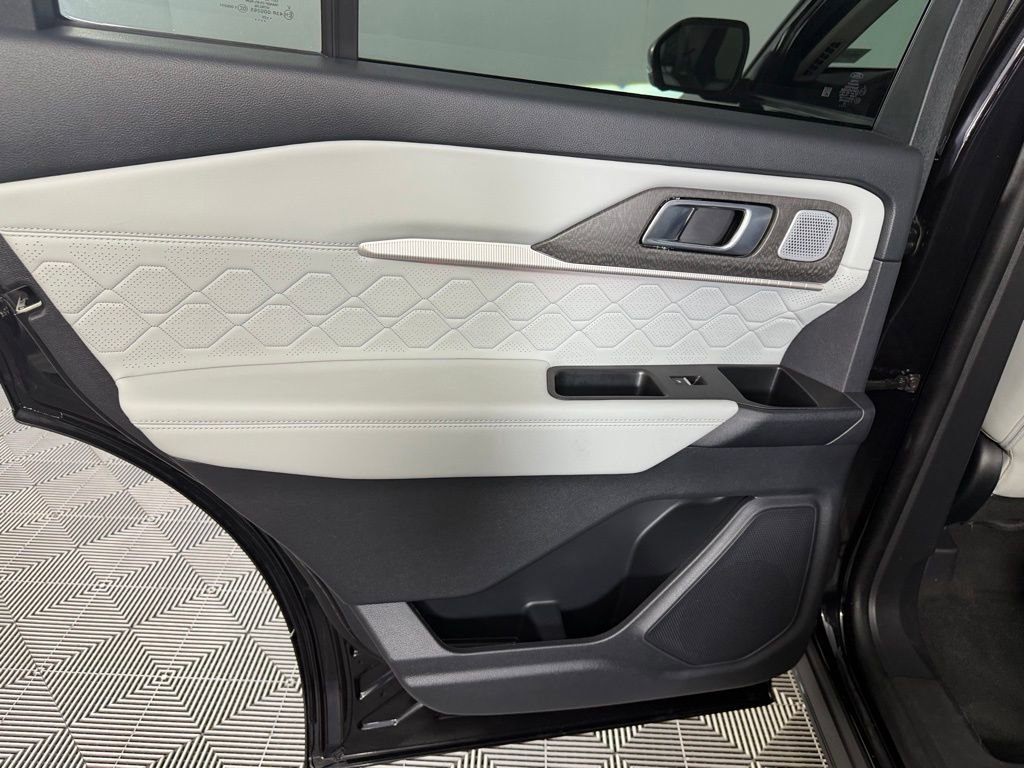 Used 2025 Ford Explorer Platinum w/ LUX Leather Package AWD/4WD image 26