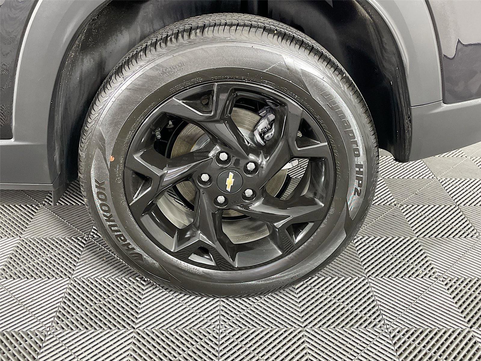 Used 2025 Chevrolet Trax LT w/ LT Convenience Package image 32