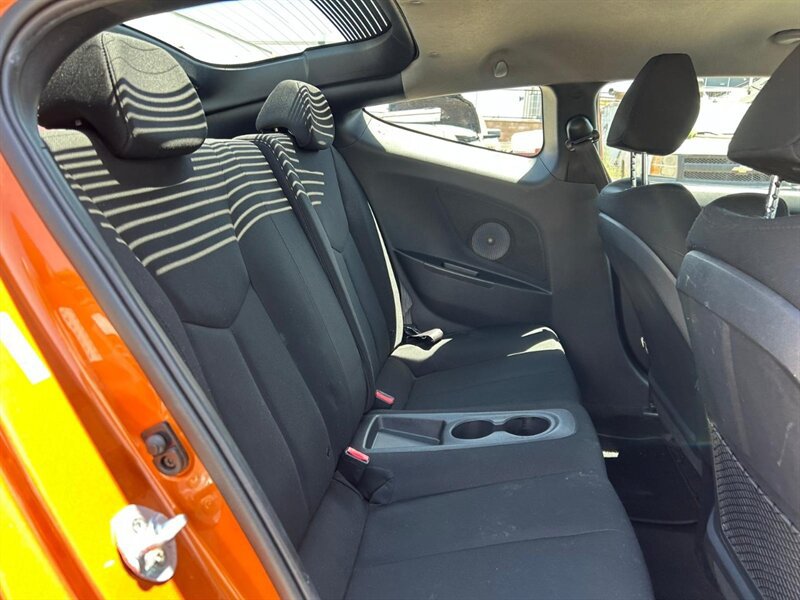 Used 2017 Hyundai Veloster FWD image 27