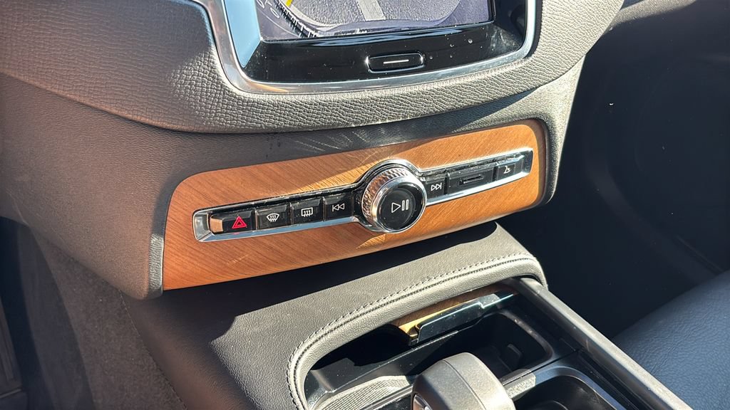 Certified 2025 Volvo XC90 T8 Plus AWD/4WD image 22