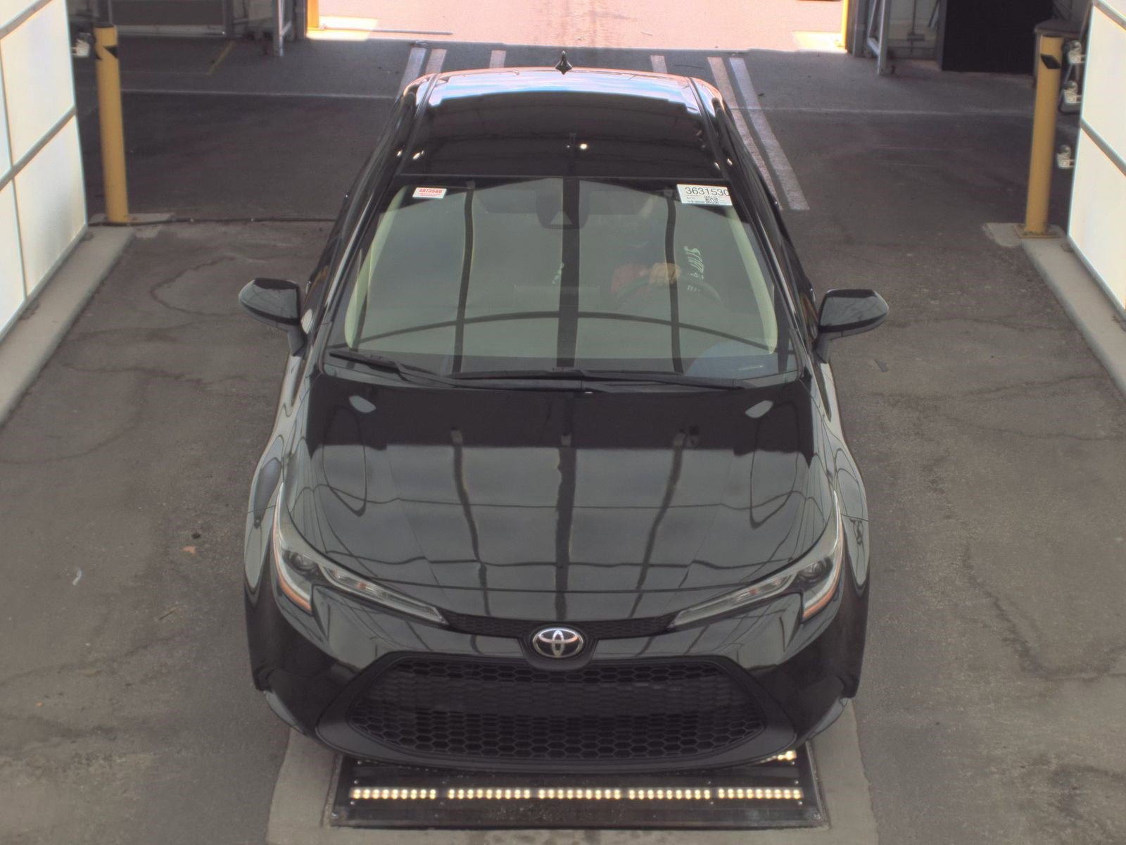 Used 2021 Toyota Corolla LE FWD image 2