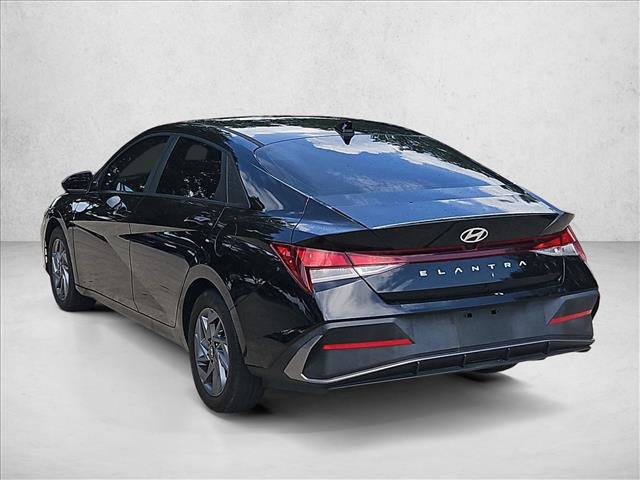 Used 2024 Hyundai Elantra SEL FWD image 7