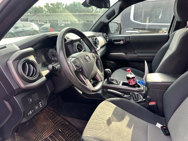 Used 2020 Toyota Tacoma TRD Off-Road w/ Technology Package AWD/4WD image 7