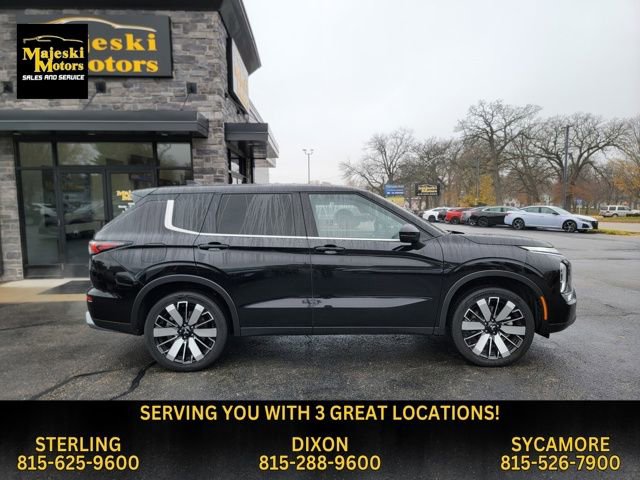 Used 2025 Mitsubishi Outlander SE image 9