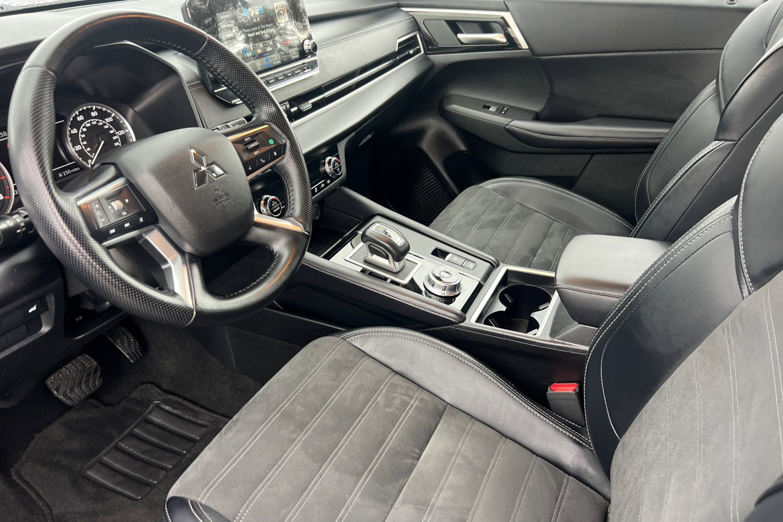 Used 2024 Mitsubishi Outlander SE image 10