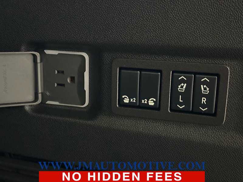 Used 2022 GMC Yukon XL Denali w/ Denali Premium Package image 20