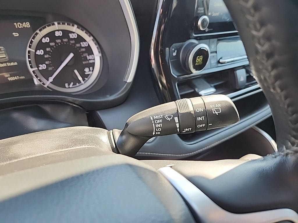 Used 2022 Toyota Highlander XLE AWD/4WD image 12