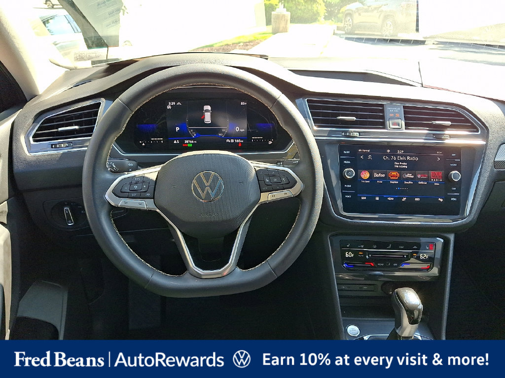 Certified 2023 Volkswagen Tiguan SE w/ Panoramic Sunroof Package AWD/4WD image 18