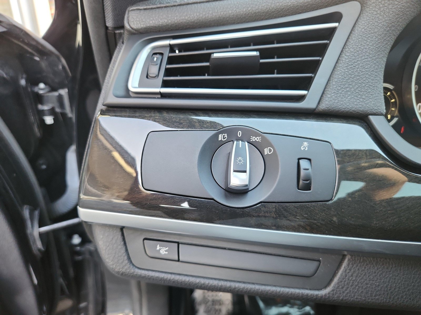 Used 2014 BMW 740Li xDrive AWD/4WD image 27