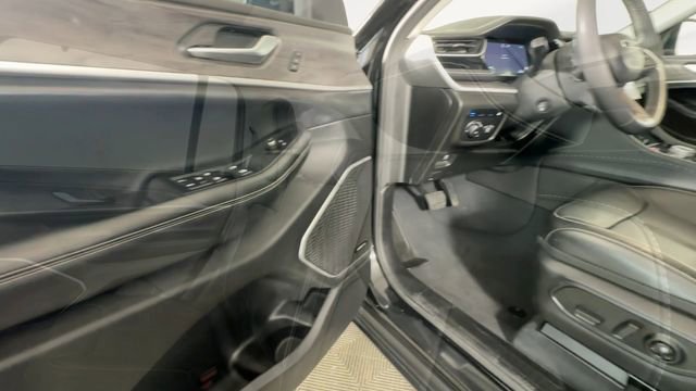 Used 2023 Jeep Grand Cherokee 4WD 4xe w/ Luxury Tech Group II image 25