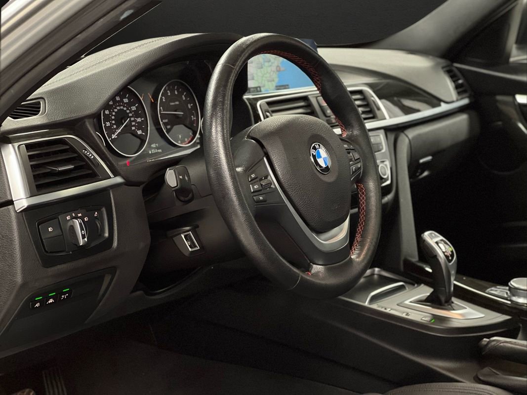 Used 2018 BMW 330i xDrive Wagon image 16