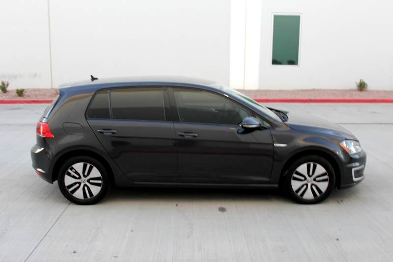 Used 2016 Volkswagen e-Golf SE FWD image 4