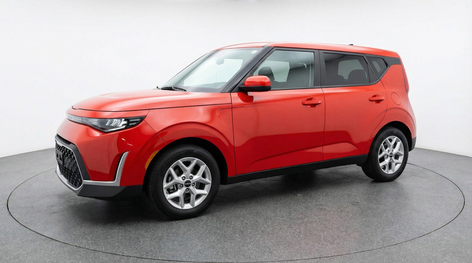 Used 2025 Kia Soul LX w/ LX Technology Package FWD image 3