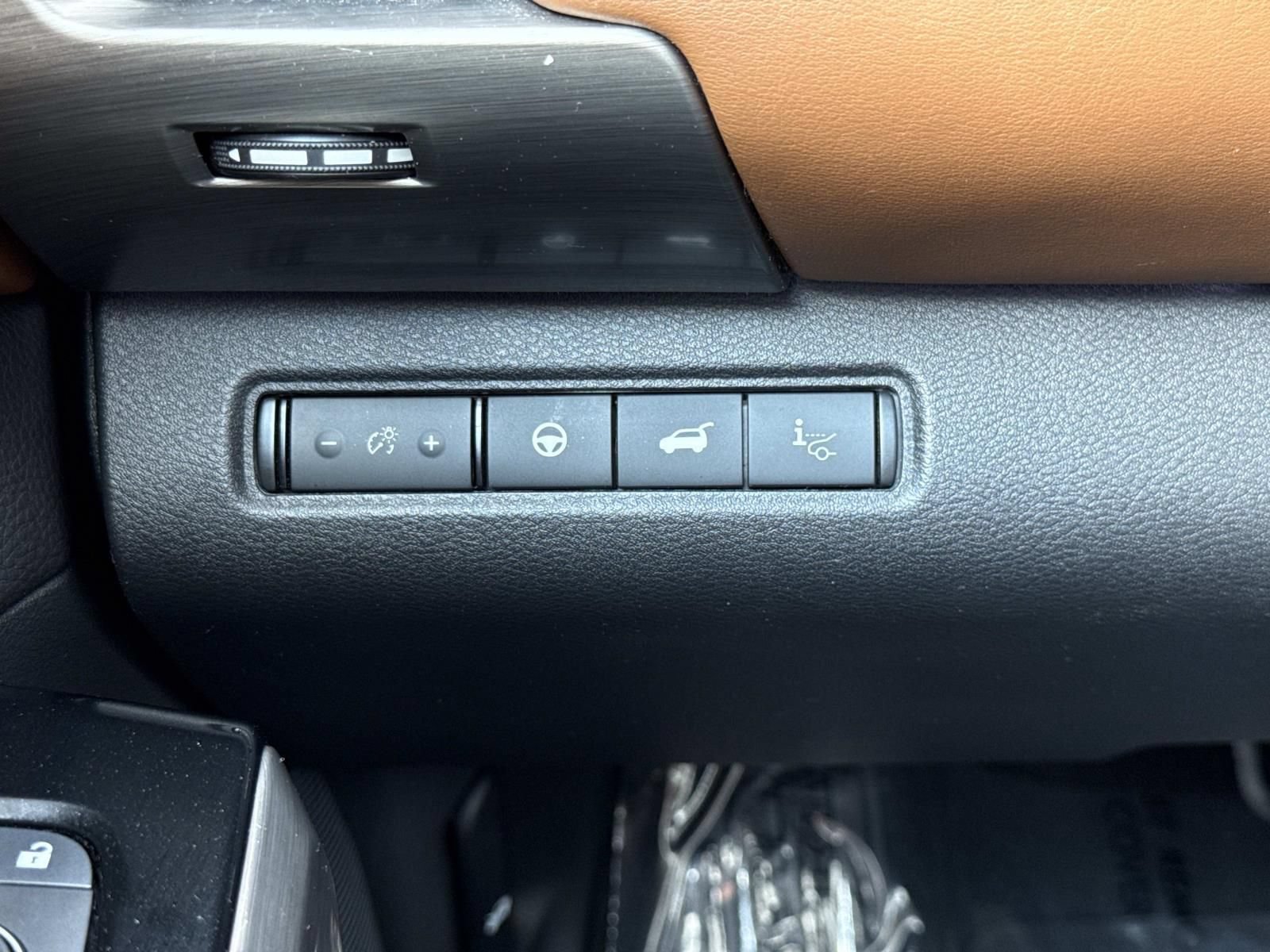 Used 2023 Nissan Pathfinder Platinum AWD/4WD image 19