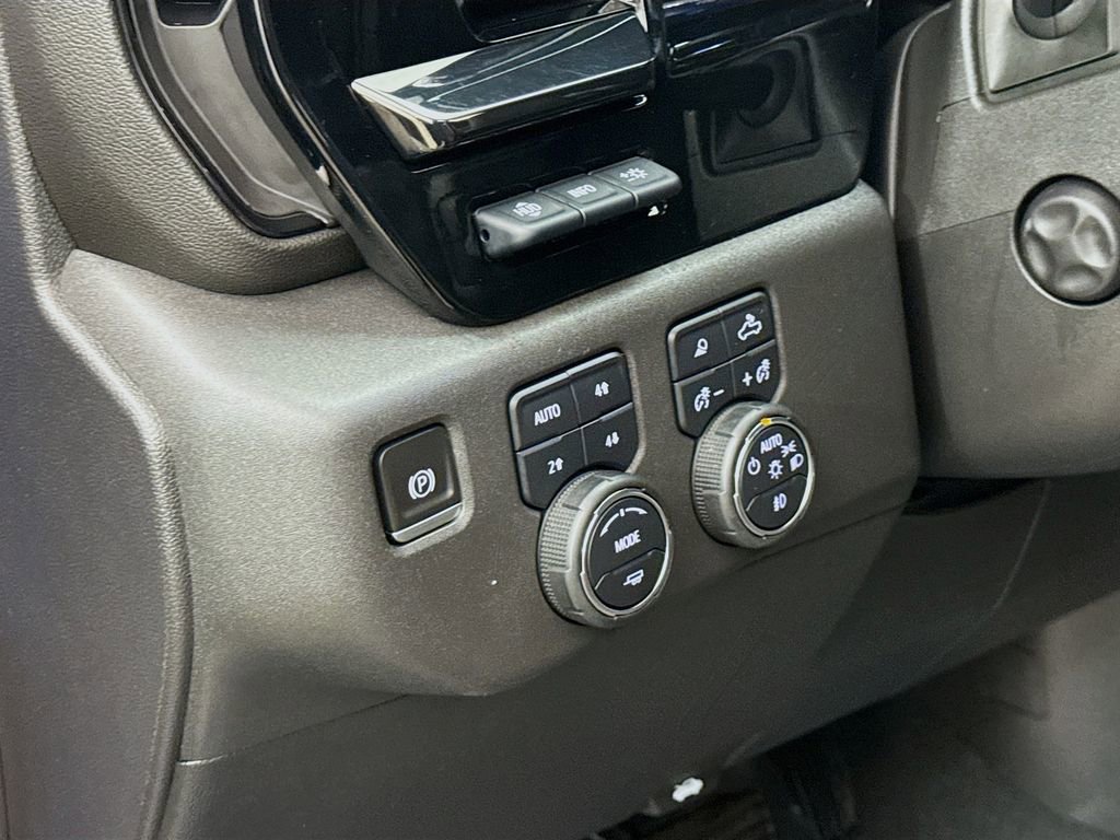 Used 2022 Chevrolet Silverado 1500 ZR2 w/ Technology Package AWD/4WD image 13