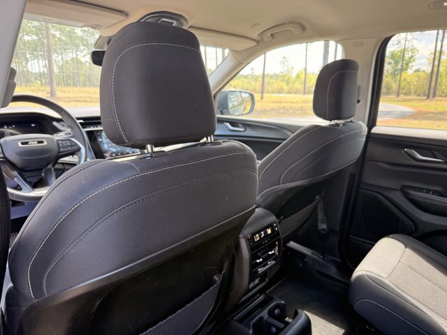 Used 2023 Jeep Grand Cherokee L Laredo image 24