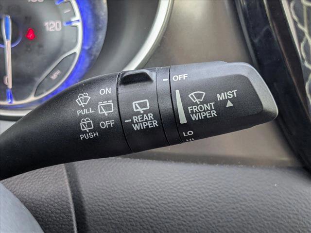 Used 2023 Chrysler Pacifica Touring-L FWD image 7