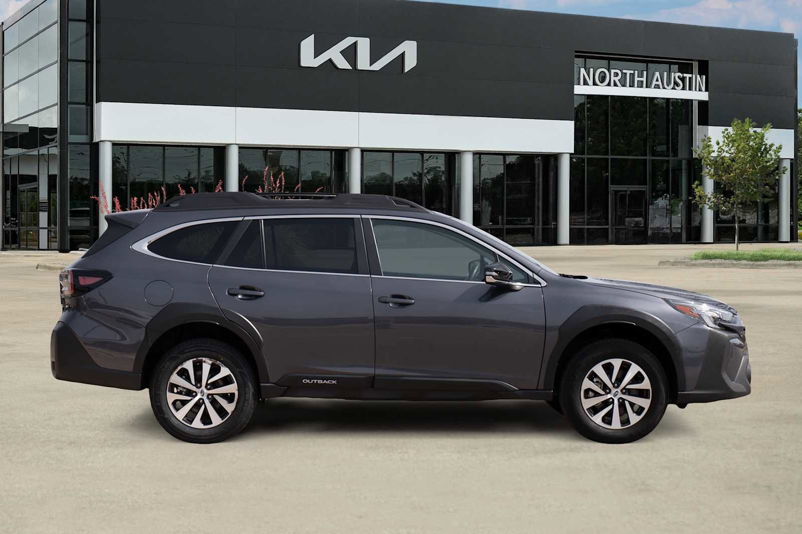 Used 2025 Subaru Outback Premium image 7