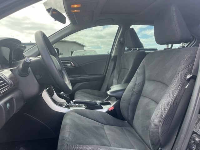 Used 2017 Honda Accord EX image 10