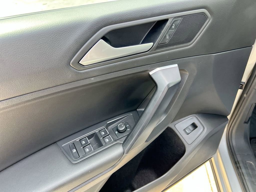 Used 2021 Volkswagen Tiguan SEL image 11
