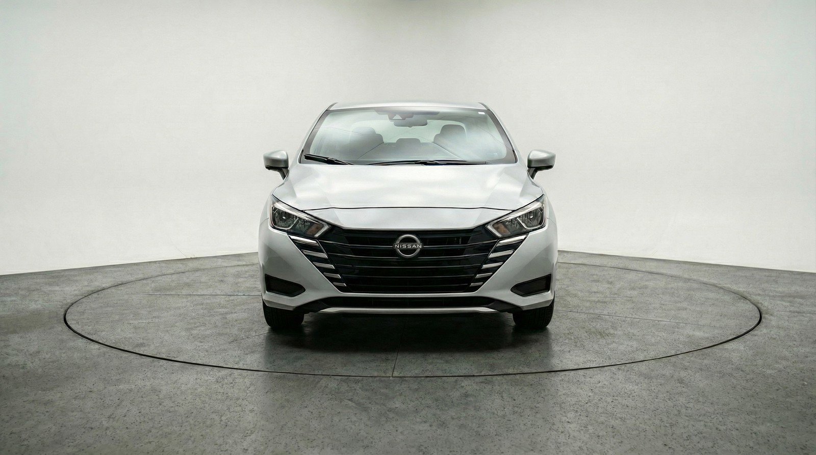 Used 2025 Nissan Versa SV image 2