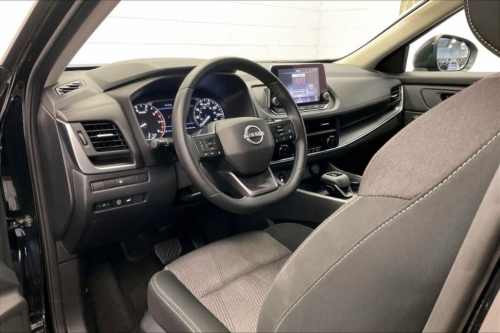 Certified 2025 Nissan Rogue SV FWD image 12