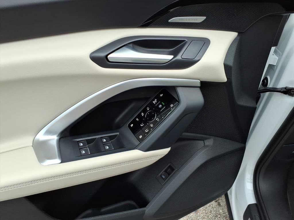 Used 2025 Audi Q5 Premium Plus w/ Premium Plus AWD/4WD image 14