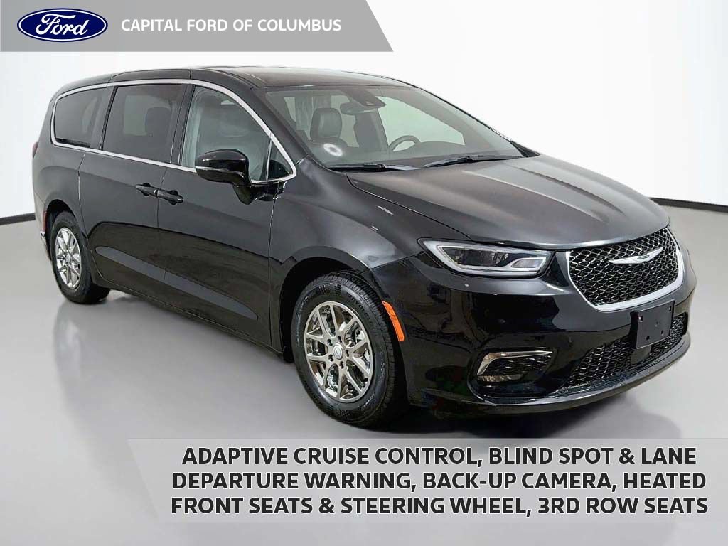 Used 2025 Chrysler Pacifica Select