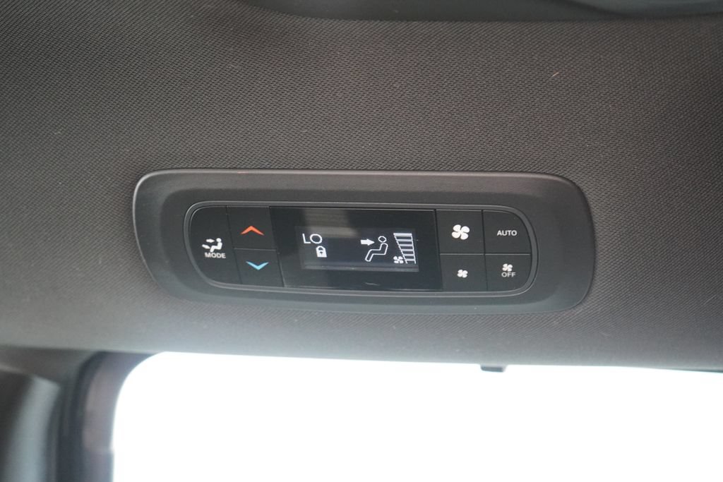 Used 2019 Chrysler Pacifica Touring-L w/ S Appearance Package FWD image 26