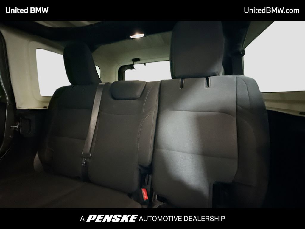 Used 2019 Jeep Wrangler Unlimited Sahara image 11