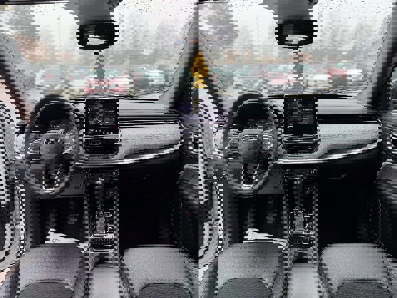 Used 2024 Jeep Compass Latitude image 11