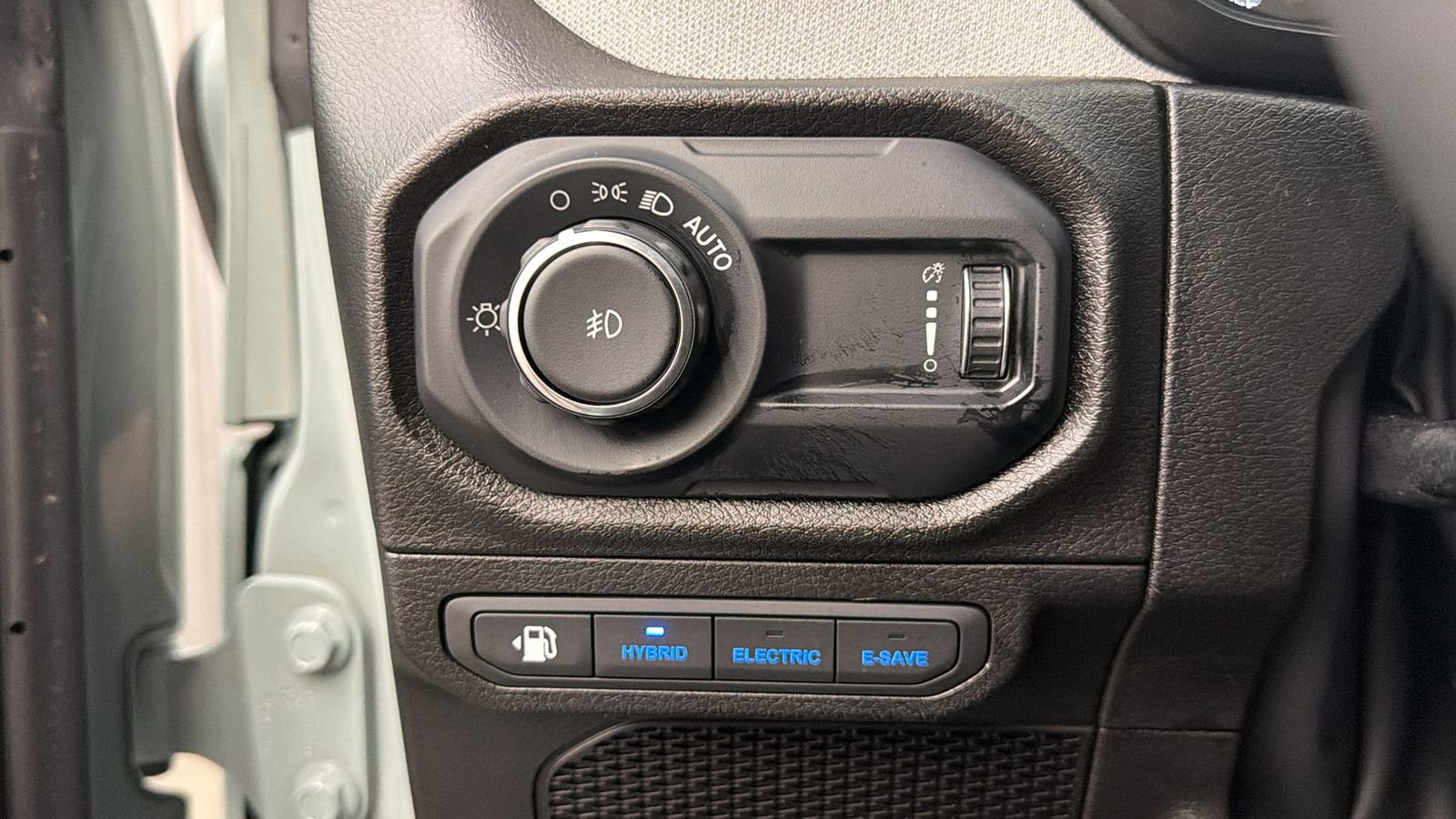 Used 2024 Jeep Wrangler Unlimited w/ Dual Top Group AWD/4WD image 30