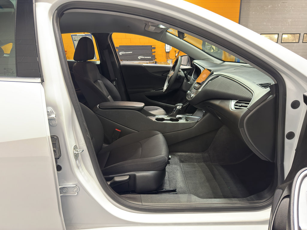 Used 2024 Chevrolet Malibu LT image 16