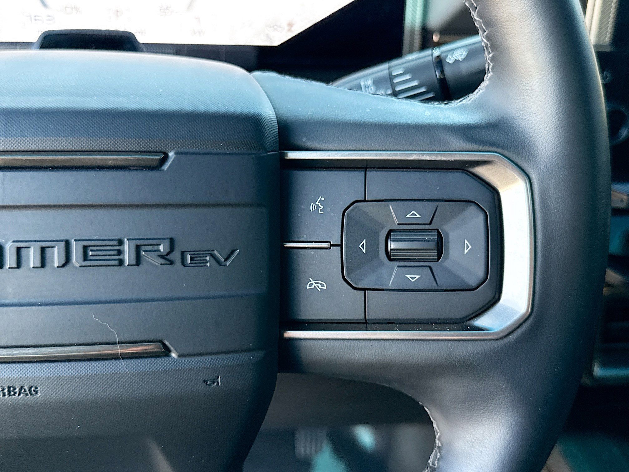 Used 2025 GMC Hummer EV 2X w/ LPO, Dark Essentials Package image 40