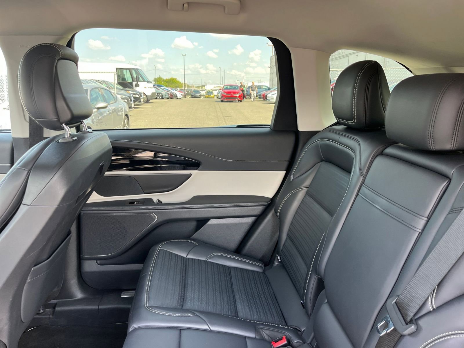 Used 2024 Lincoln Nautilus Reserve image 39