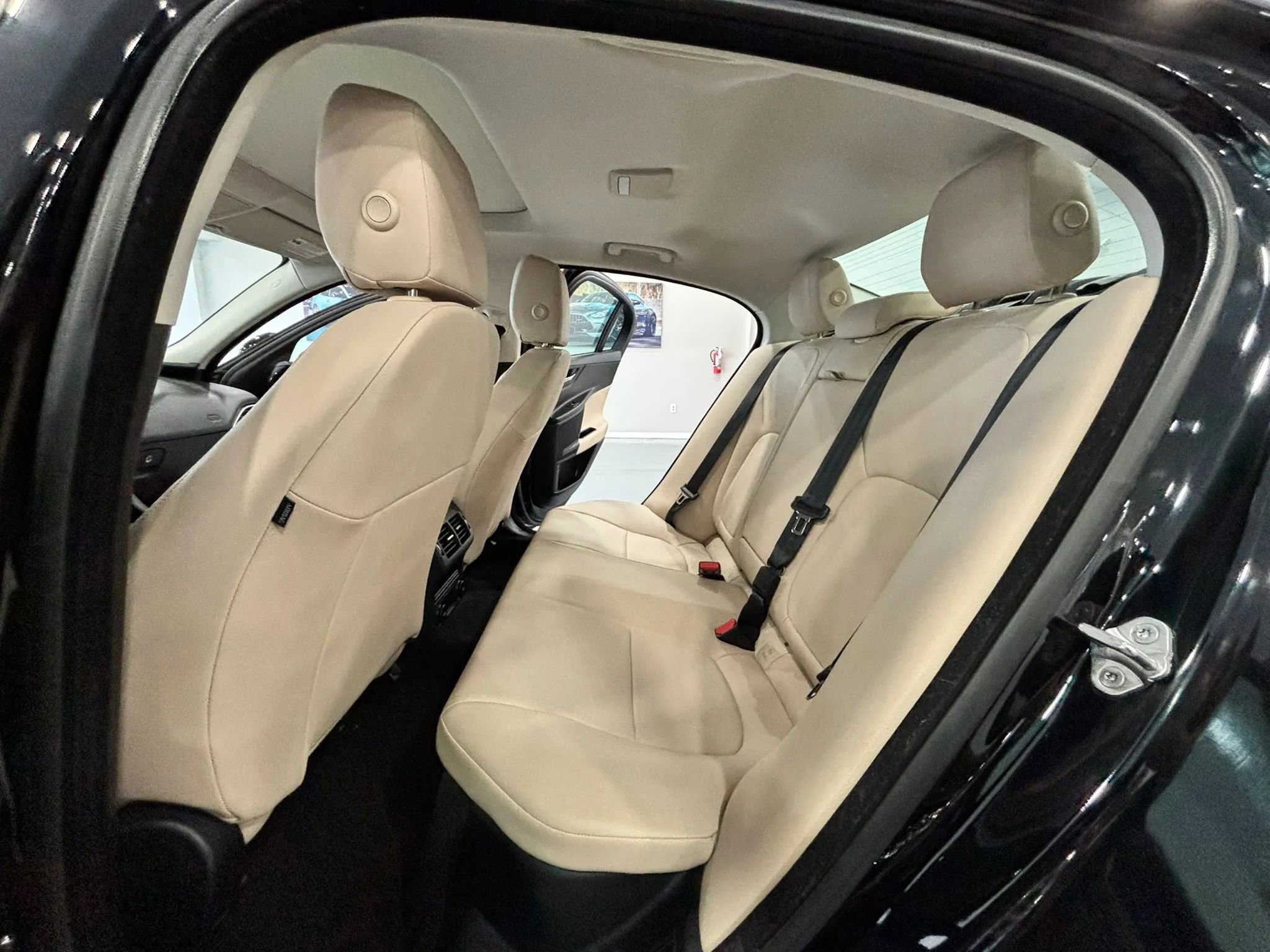 Used 2017 Jaguar XE Premium image 16