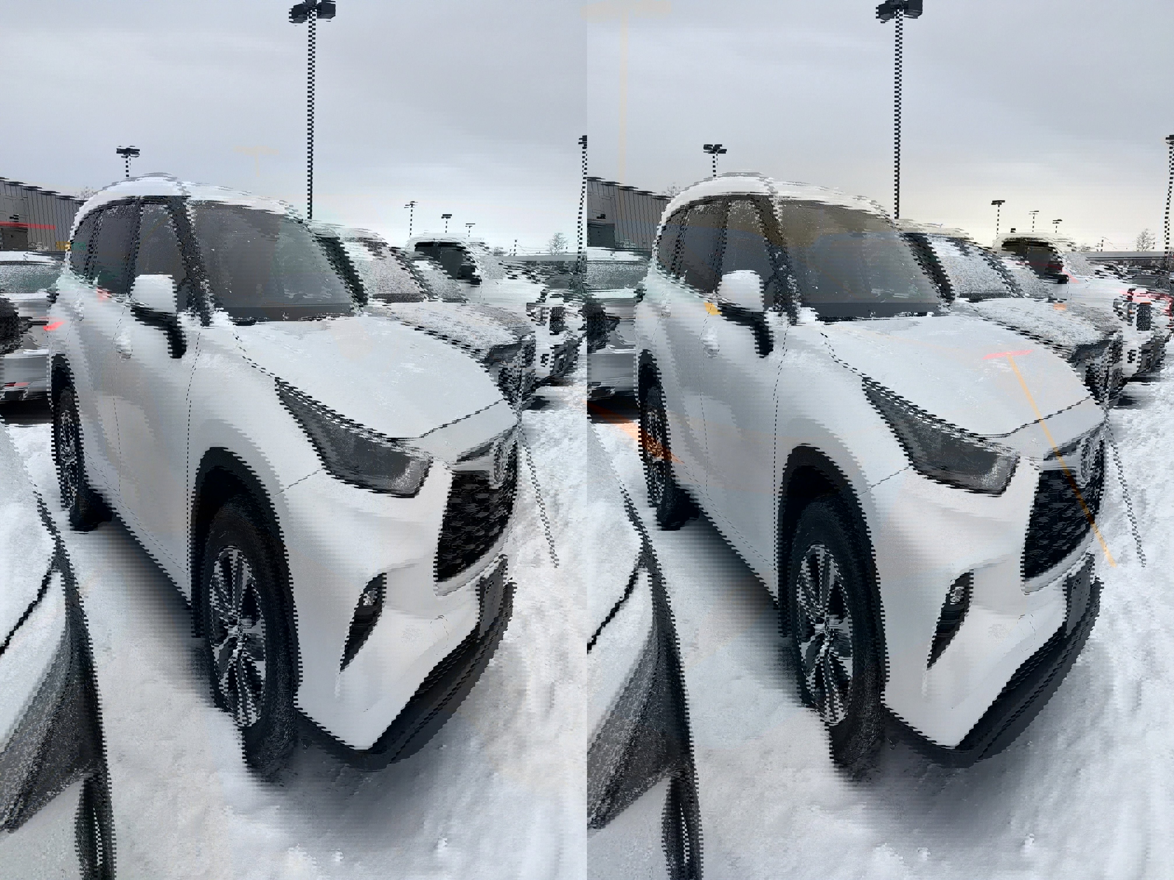 Used 2023 Toyota Highlander XLE image 2