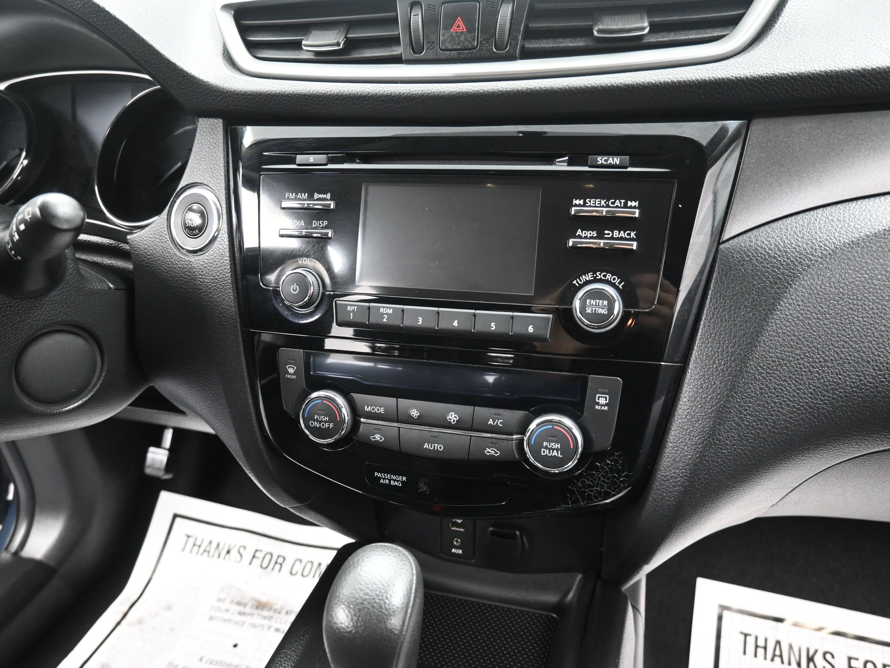 Used 2015 Nissan Rogue SV image 24