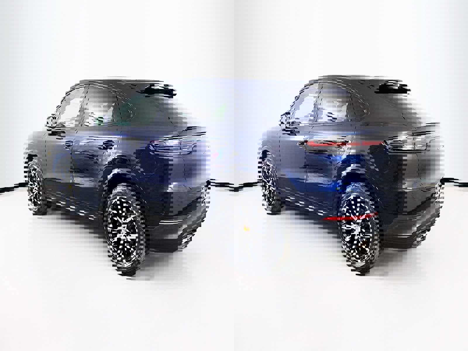 Used 2022 Porsche Cayenne S image 3