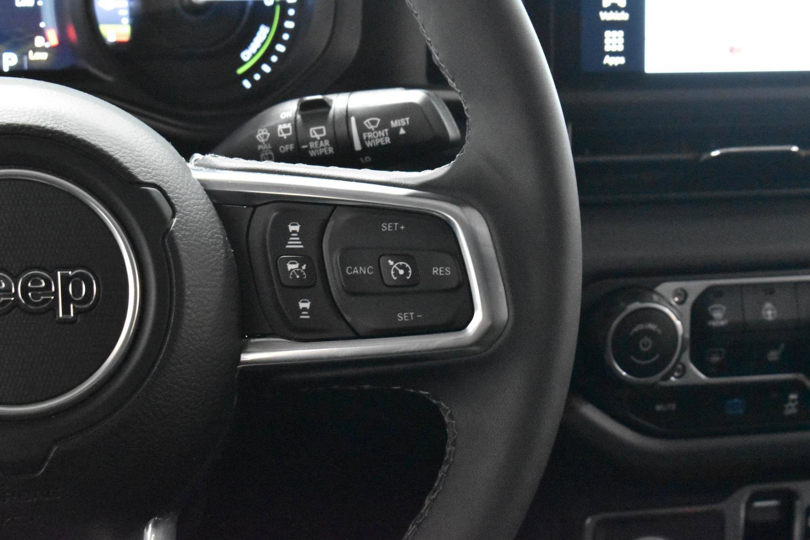 Used 2025 Jeep Wrangler Sahara image 9